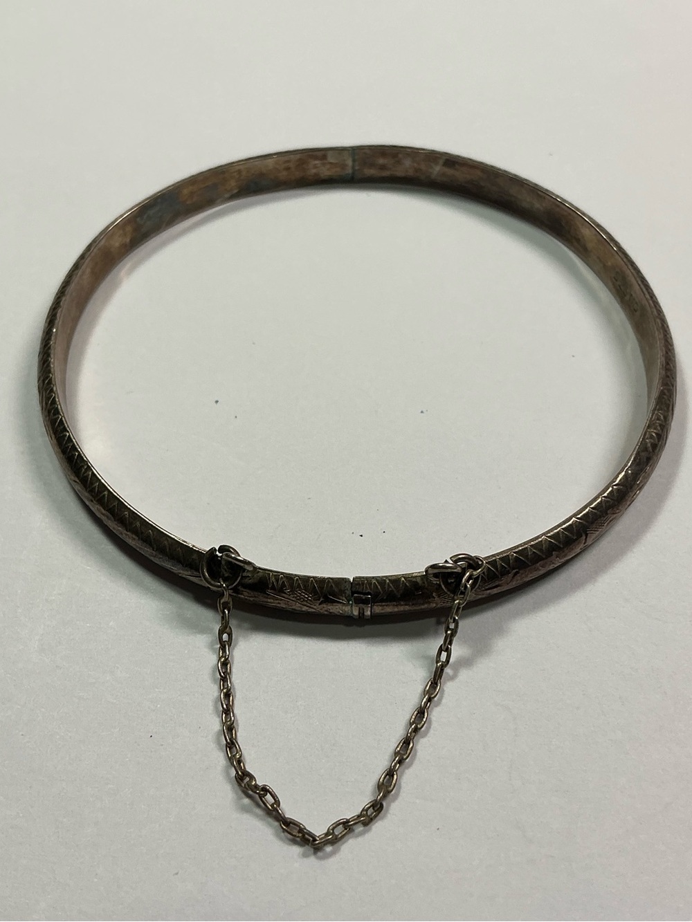 Vintage-Inspired Rose Gold Bangle Bracelet with Safety Chain